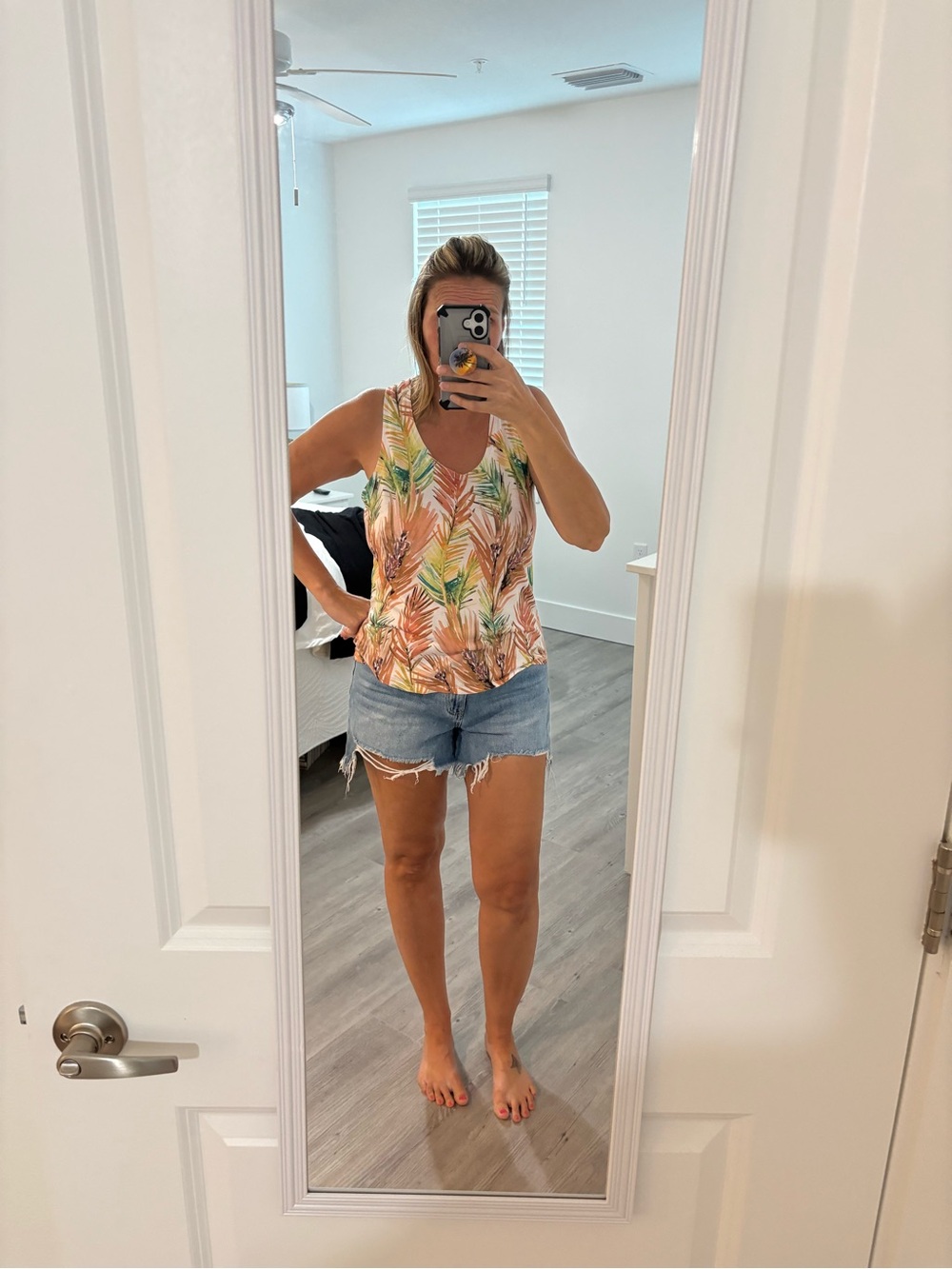Tropical V-Neck Sleeveless Tank Top in Peach and Green